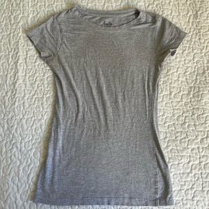 Slim fitting grey short sleeve top